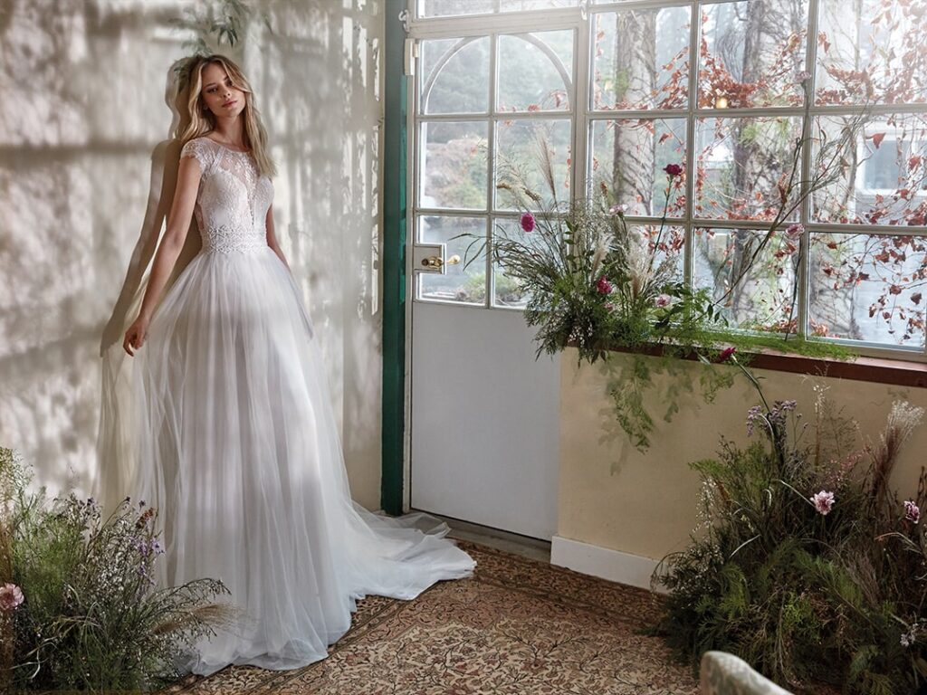 Poročna obleka MAONIA s padajočim krilom